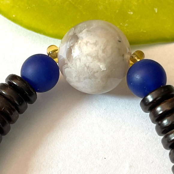 Flower Agate Bracelet With Coconut Shell Beaded Stretchy Bracelet - Picture 3 of 4